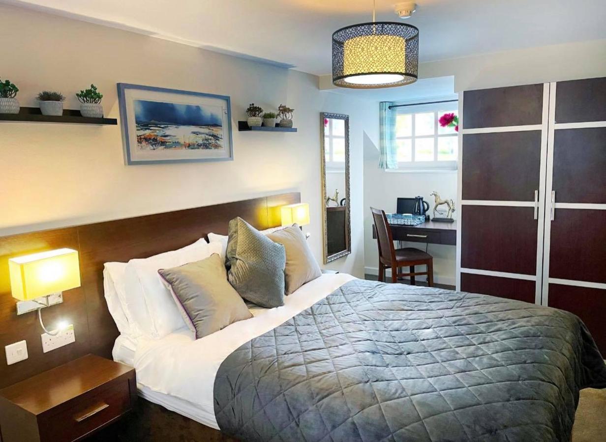 The High Flyer Hotel Ely Ngoại thất bức ảnh