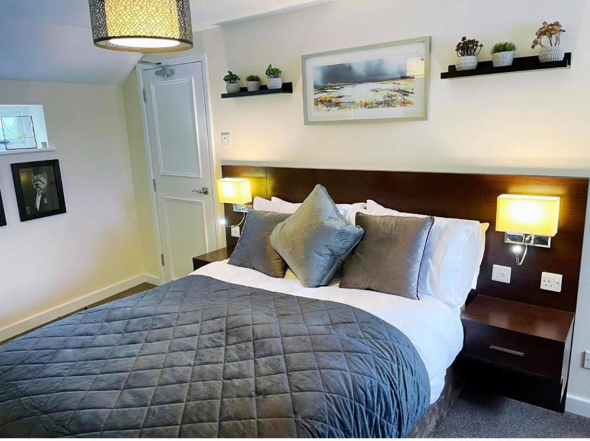 The High Flyer Hotel Ely Ngoại thất bức ảnh