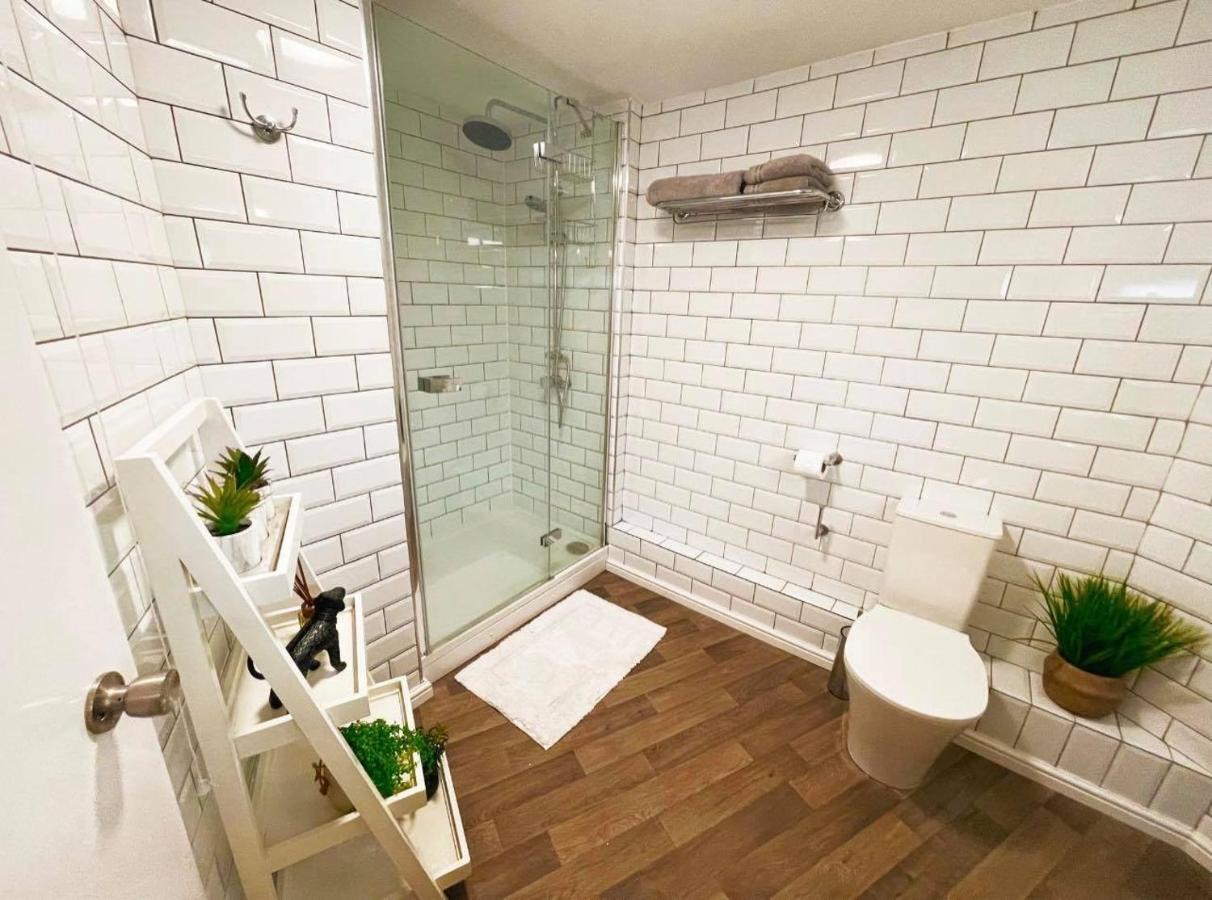 The High Flyer Hotel Ely Ngoại thất bức ảnh